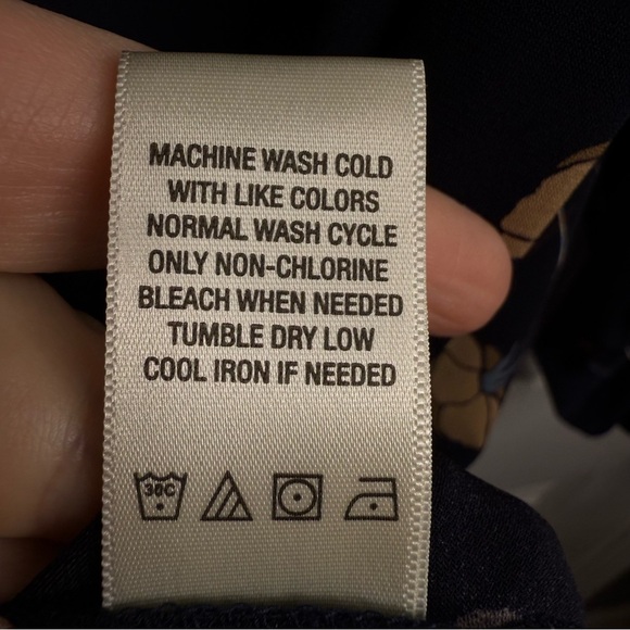 Beacon 3/4 Sleeve Blouse Navy with Cream and Red Floral Pattern Size 1X GUC - Picture 7 of 7